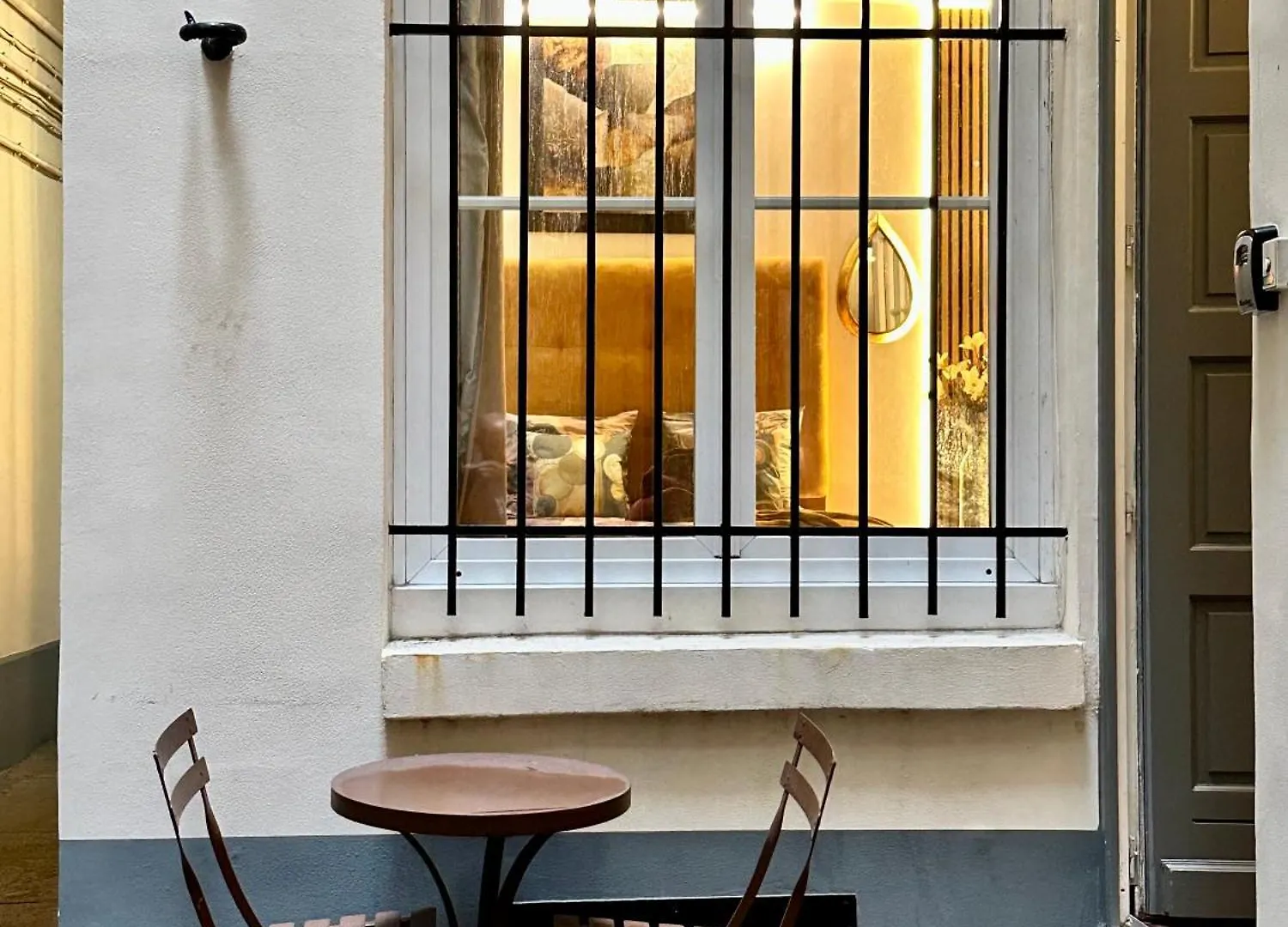 Apartment Design By Kenzo Near Notre Dame
