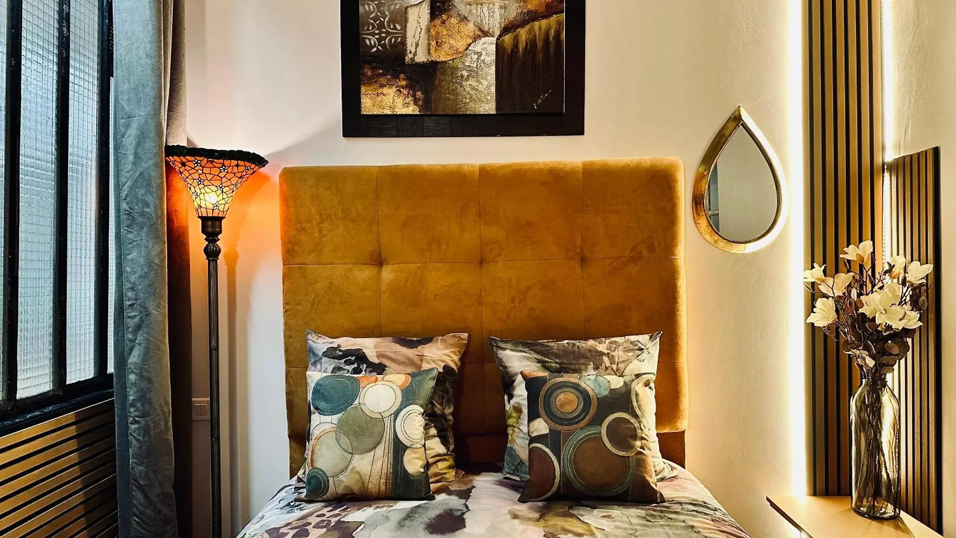 Apartment Design By Kenzo Near Notre Dame *
